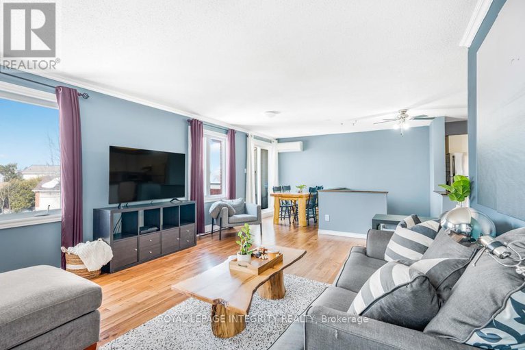 28746372/207-1825-marsala-crescent/fallingbrookpineridge/ottawa/ontario/K4A2E7_12