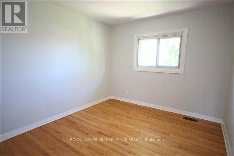 29620056/1779-kerr-avenue/mckellar-heights/ottawa/ontario/K2A1H9_8