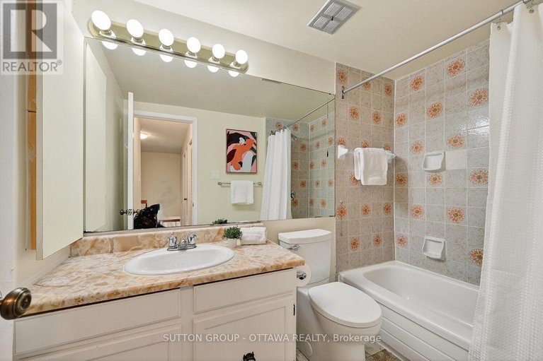 29116675/1-bayside-private/mooneys-bayriverside-park/ottawa/ontario/K1V9R3_22