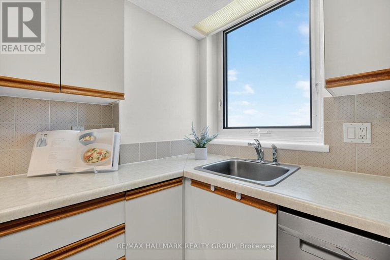 29622700/1207-80-sandcastle-drive/leslie-park/ottawa/ontario/K2H9E7_19