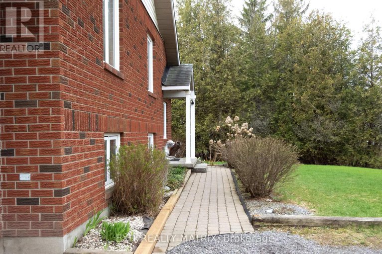 28341963/2418-rideau-road/riverside-south/ottawa/ontario/K1X1B2_3