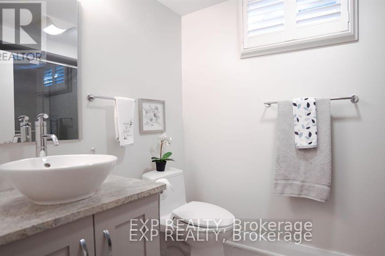 28643712/17-chesswood-court/pineglencountry-place/ottawa/ontario/K2E7E3_33