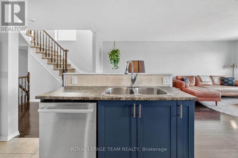 29615070/216-trail-side-circle/springridgeeast-village/ottawa/ontario/K4A5B5_18