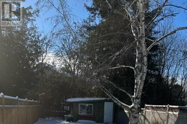 29504345/178-mcclellan-road/sheahan-estatestrend-village/ottawa/ontario/K2H5W1_24