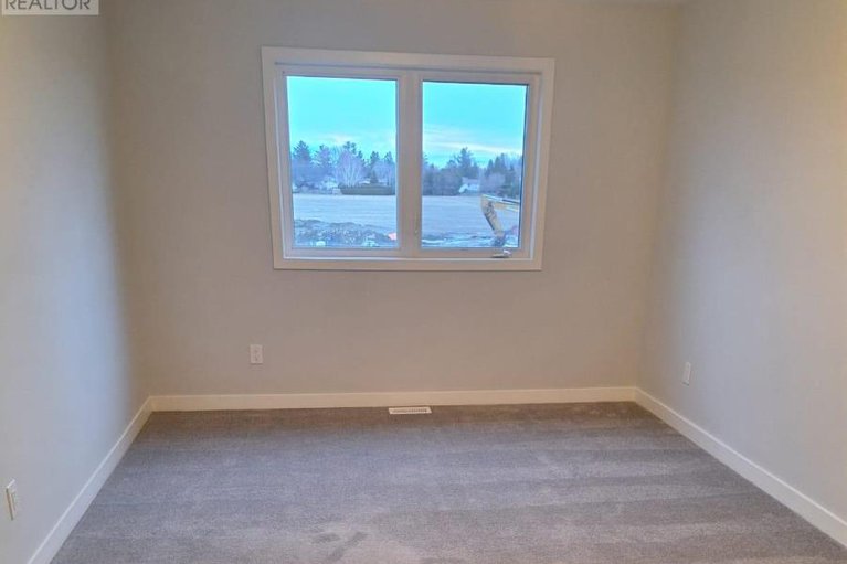 28769216/738-quilter-row/goulbourn-twp-from-franktown-rdsouth-to-rideau/ottawa/ontario/K0A2Z0_12