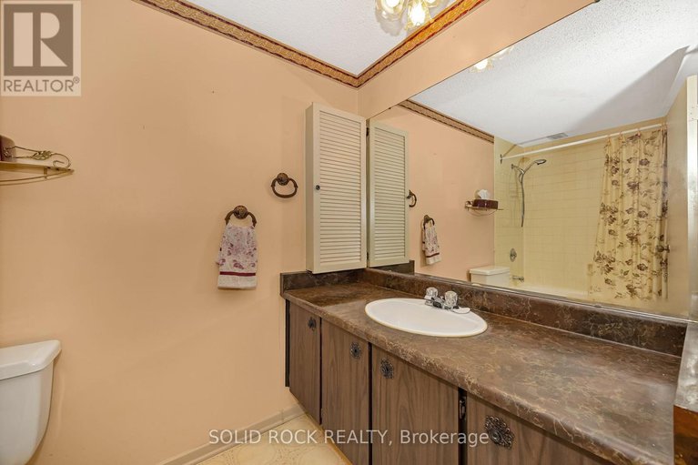 28616169/1465-baseline-road/copeland-park/ottawa/ontario/K2C3L9_25