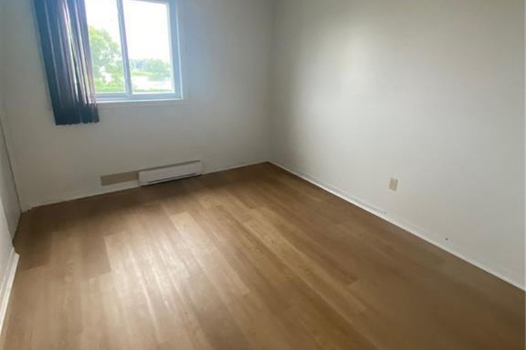 29311542/209-220-kenyon-street-w/alexandria/north-glengarry/ontario/K0C1A0_7