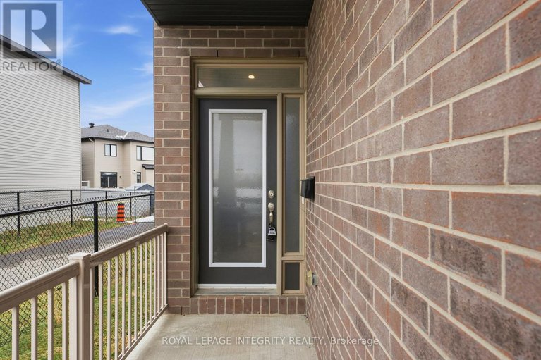 29145245/352-monticello-avenue/emerald-meadowstrailwest/ottawa/ontario/K2S2S5_5