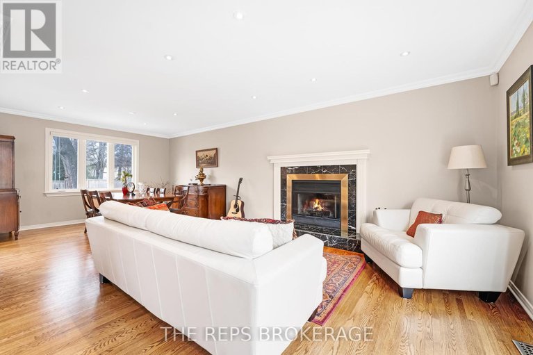28336978/3062-upper-otterson-place/mooneys-bayrevelstoke/ottawa/ontario/K1V7B6_13