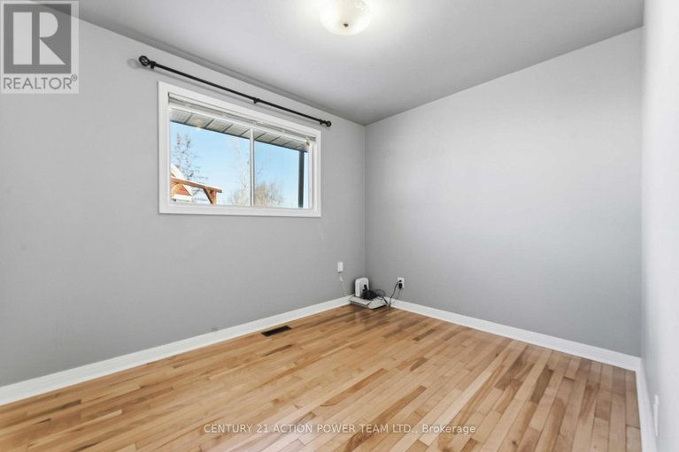 29369223/1705-old-montreal-road/camelot/ottawa/ontario/K4C1G7_20