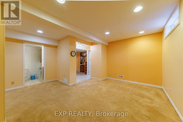 29653946/31-coolspring-crescent/borden-farmstewart-farmcarleton-heightsparkwood-hills/ottawa/ontario/K2E7M9_32