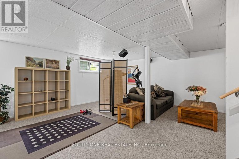 28495374/542-sirois-avenue/overbrookcastle-heights/ottawa/ontario/K1K1H4_42