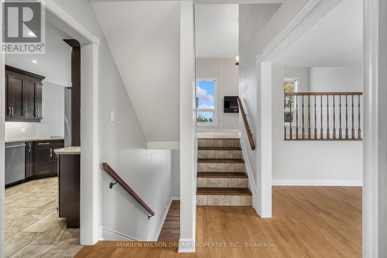 29114744/1678-smithers-crescent/chateauneuf/ottawa/ontario/K1C4W9_5