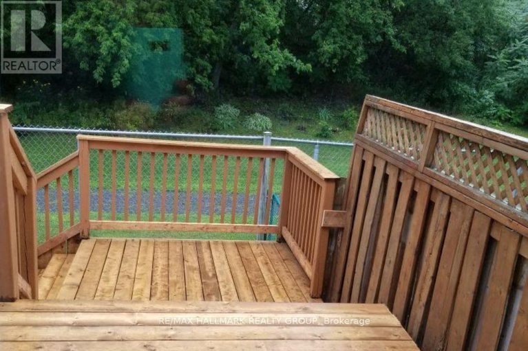 29250836/1165-falconcrest-court/chatelaine-village/ottawa/ontario/K4A3Z4_28