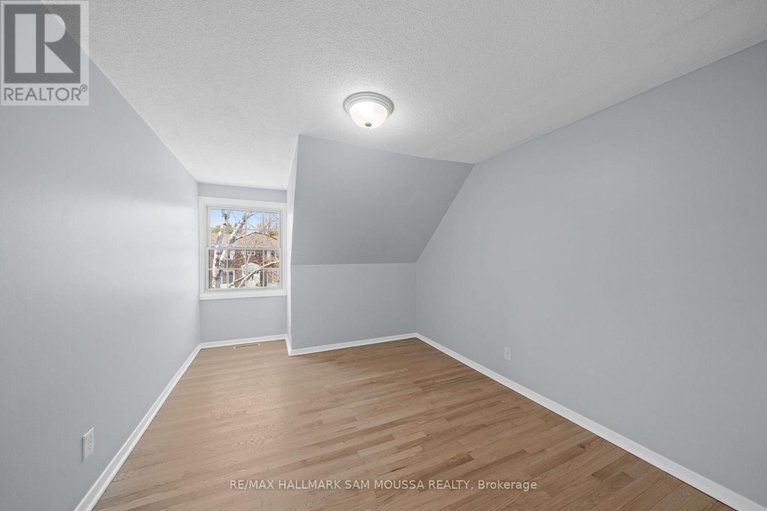 29677666/2750-consul-avenue/bruce-farmgraham-parkqualicumbellands/ottawa/ontario/K2H7H7_26