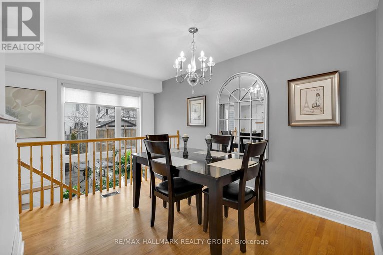 29246861/142-inverkip-avenue/hunt-club-parkgreenboro/ottawa/ontario/K1T4C3_14