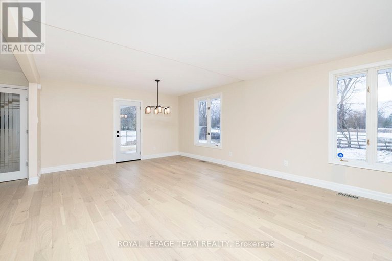 28822085/1245-fairway-drive/manotick-south-to-roger-stevens/ottawa/ontario/K4M1B3_6