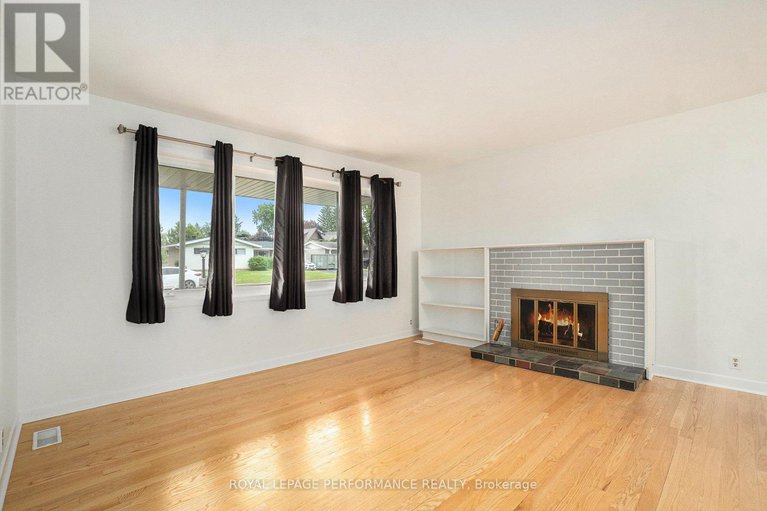 28532553/8-newgale-street/crystal-beach/ottawa/ontario/K2H5R3_4