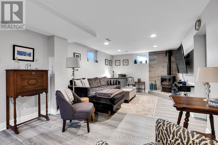 29344421/2239-webster-avenue/alta-vista/ottawa/ontario/K1H7H1_22