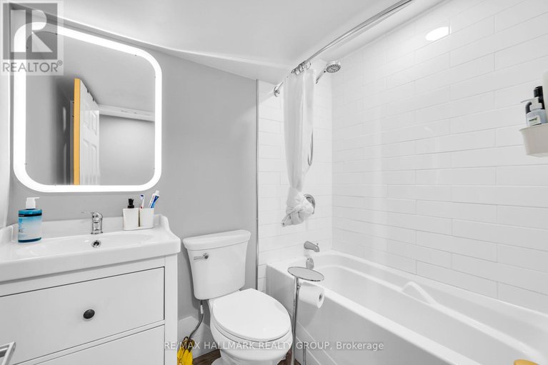 28838625/42b-young-street/west-centre-town/ottawa/ontario/K1S3H7_27