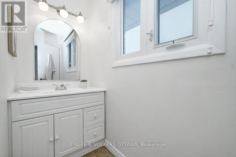 29256001/10-spring-garden-avenue/meadowlandscrestview/ottawa/ontario/K2G3B3_24