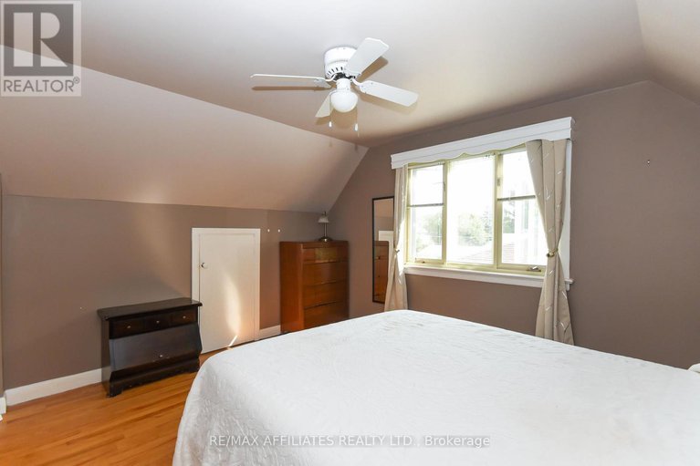 28846250/323-fullerton-avenue/overbrookcastle-heights/ottawa/ontario/K1K1K2_29