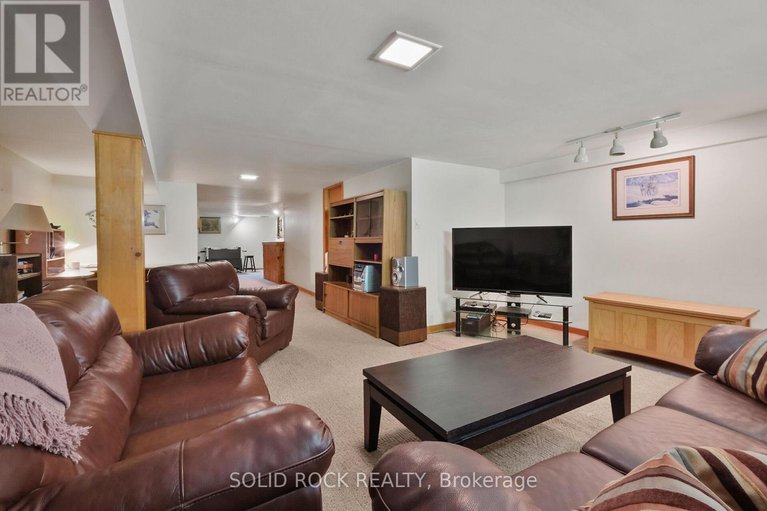 28631111/209-deerwood-drive/fitzroy-ward-south-west/ottawa/ontario/K0A2H0_36