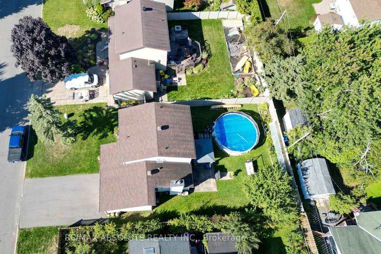 28869002/198-hoylake-crescent/bilberry-creekqueenswood-heights/ottawa/ontario/K1E2M8_7