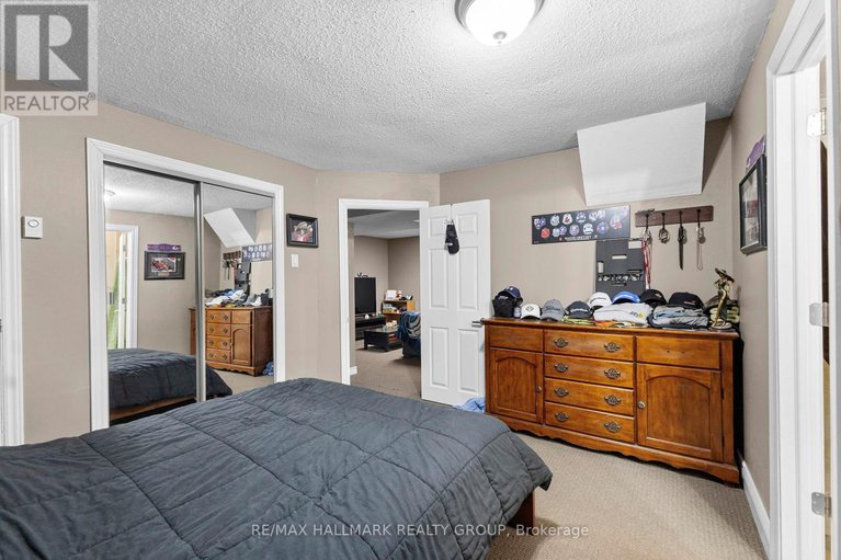 29229707/816-willow-avenue/chatelaine-village/ottawa/ontario/K1E1C7_13