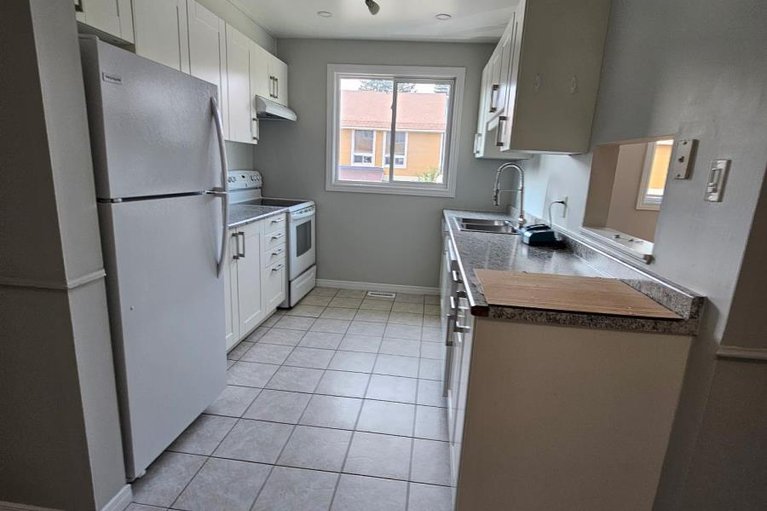 28606736/73-4636-cosmic-place/pineview/ottawa/ontario/K1B4R8_4
