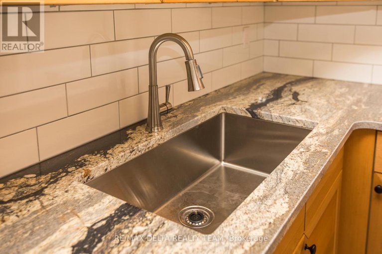 29517311/8-323-monica-crescent/bilberry-creekqueenswood-heights/ottawa/ontario/K1E3N6_16