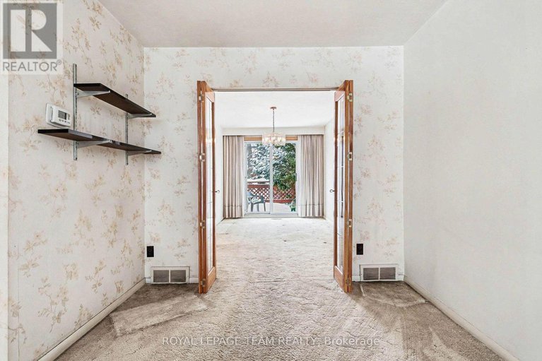 29231549/906-ivanhoe-avenue/queensway-terrace-north/ottawa/ontario/K2B5S5_16