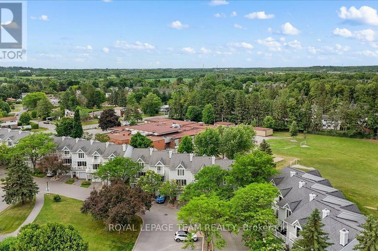 28557044/14-27-forsyth-lane/crystal-beach/ottawa/ontario/K2H9H2_41