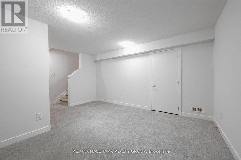 28996957/6357-perth-street/btwn-franktown-rd-fallowfield-rd/ottawa/ontario/K0A2Z0_35