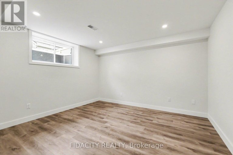 29629373/565-bobolink-ridge/stittsville-south/ottawa/ontario/K2S2P4_26