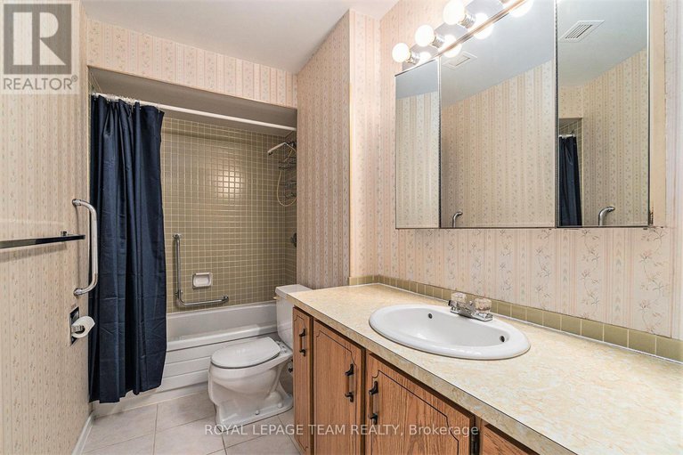 28289249/706-20-chesterton-drive/borden-farmstewart-farmcarleton-heightsparkwood-hills/ottawa/ontario/K2E6Z7_14
