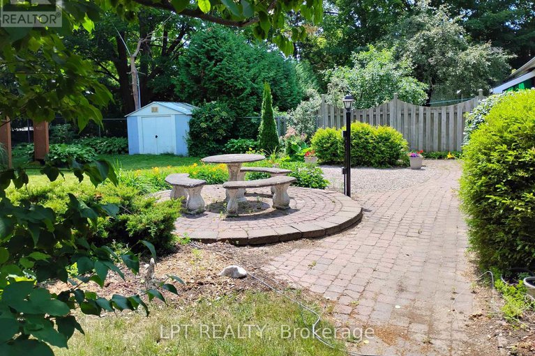 29429679/2302-lawn-avenue/woodroffe/ottawa/ontario/K2B7B4_16