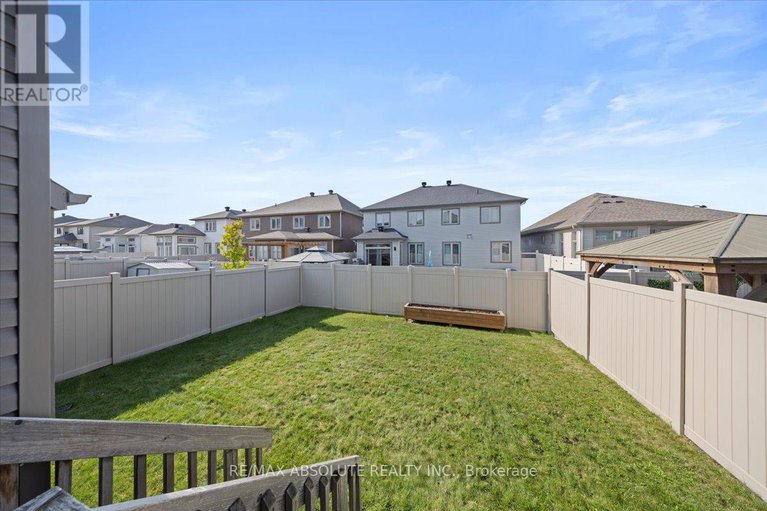 28848496/332-haliburton-heights/emerald-meadowstrailwest/ottawa/ontario/K2S1S3_47