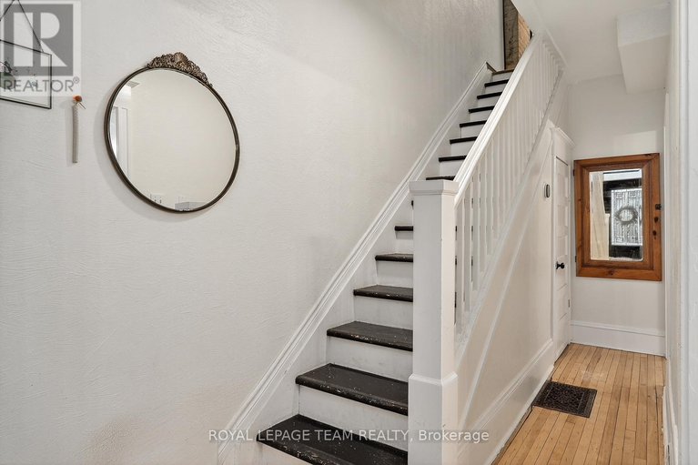 29137388/324-osgoode-street/sandy-hill/ottawa/ontario/K1N6T2_16