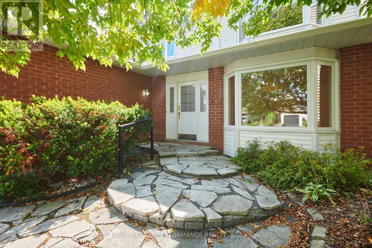 29066042/3804-autumnwood-street/emerald-woodssawmill-creek/ottawa/ontario/K1T2G8_3