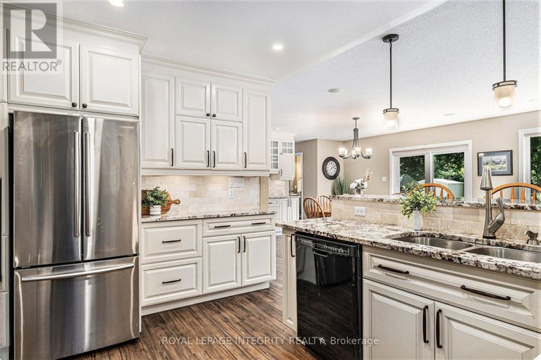 28620612/16-ember-glow-court/stittsville-central/ottawa/ontario/K2S1C3_9