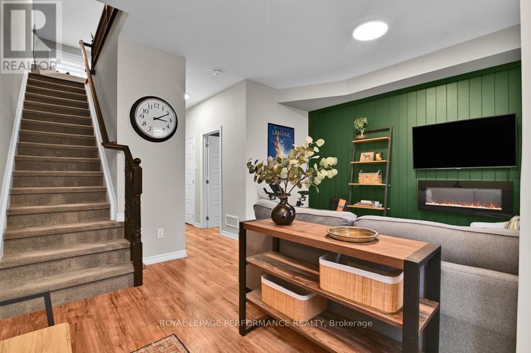 29064818/215-makadewa-private/cfb-rockcliffe-and-area/ottawa/ontario/K1K4Z9_5