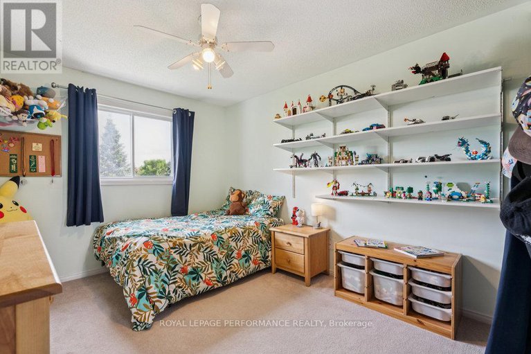 28591914/1869-hennessy-crescent/fallingbrookgardenway-south/ottawa/ontario/K4A3X8_30