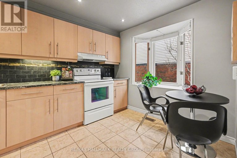 29623679/907e-elmsmere-road/beacon-hill-south/ottawa/ontario/K1J8G4_7