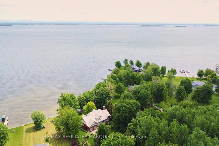 29435969/20562-old-montreal-road/lancaster/south-glengarry/ontario/K0C2C0_47