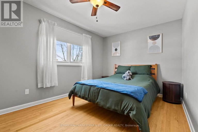 29393824/866-claude-street/castle-heightsrideau-high/ottawa/ontario/K1K2S6_22