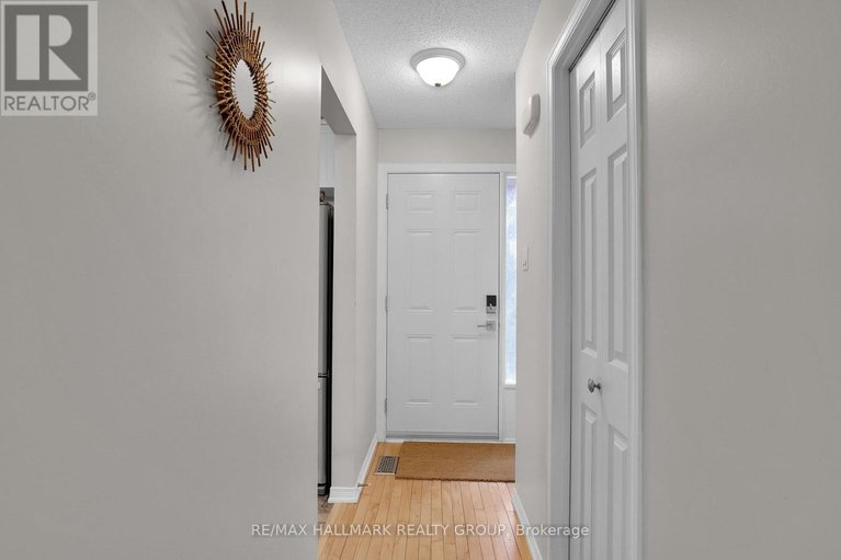 29673890/34-55-bering-court/katimavik/ottawa/ontario/K2L2B8_2