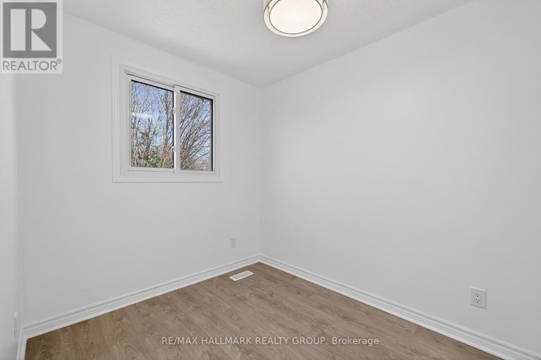 29664979/226-old-colony-road/glencairnhazeldean/ottawa/ontario/K2L1M7_32