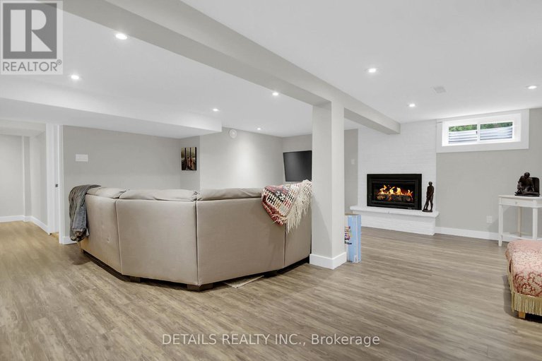 28913068/10-aberfeldy-street/arbeatha-park/ottawa/ontario/K2H6H5_21