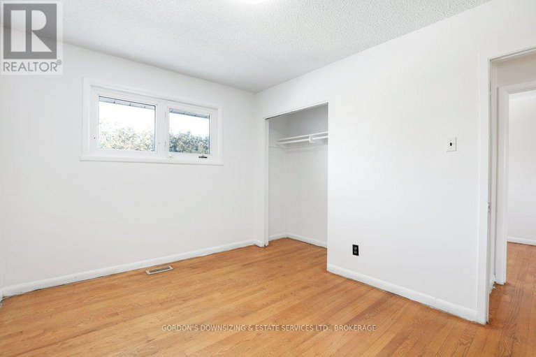 29327348/7-attwood-crescent/city-viewskylinefisher-heightsparkwood-hills/ottawa/ontario/K2E5B1_29